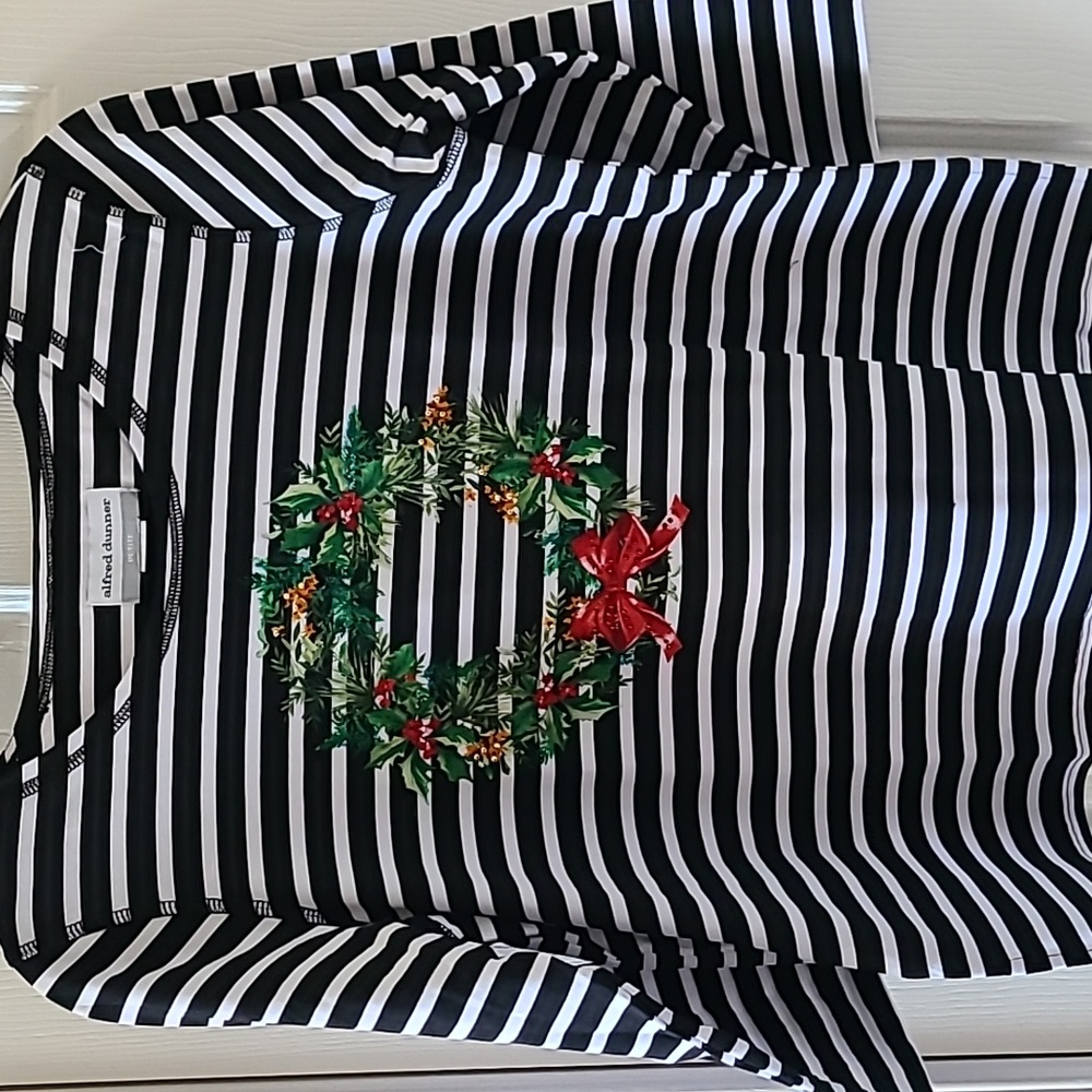 ALFRED DUNNER WOMENS BLACK & WHITE STRIPED HOLIDAY WREATH SHIRT SZ PETITE SMALL